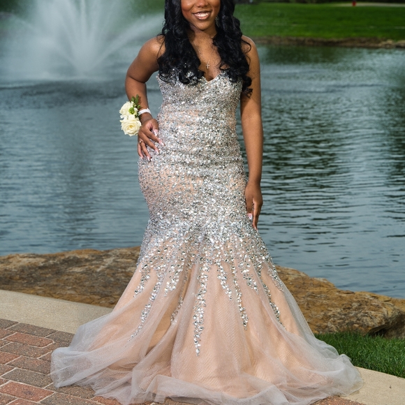 Beaded Dress - Picture 2 of 4